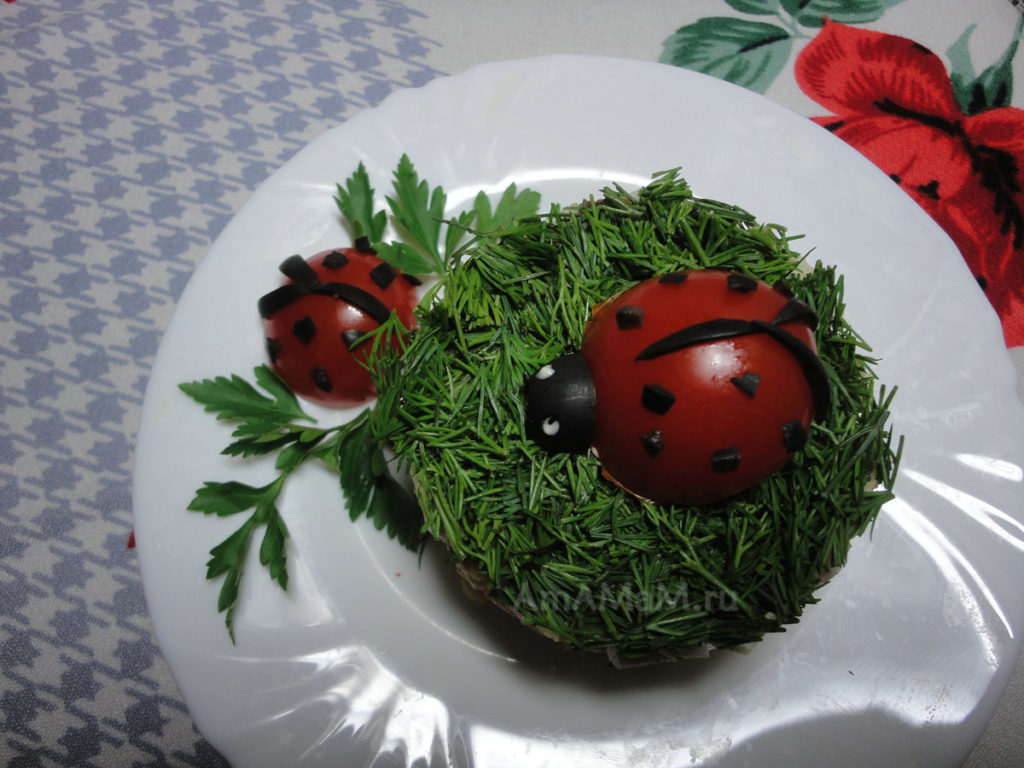 салат с божьими коровками
